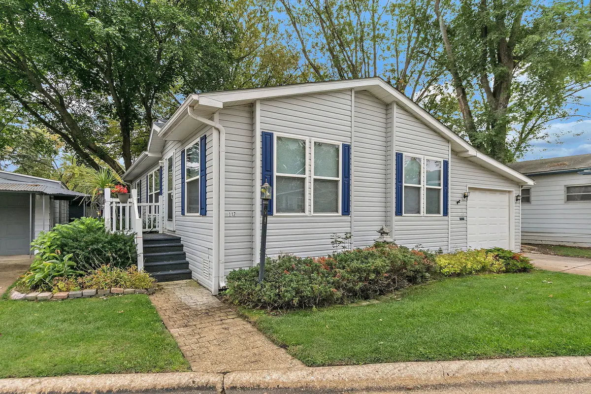 117 Parkwood RD, Elgin, IL 60123