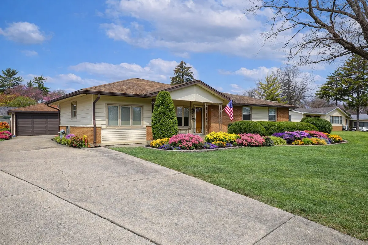 370 E Elk Grove BLVD, Elk Grove Village, IL 60007
