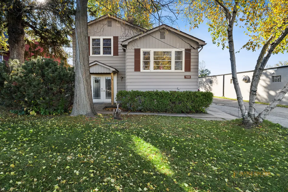 722 E Calhoun ST, Woodstock, IL 60098