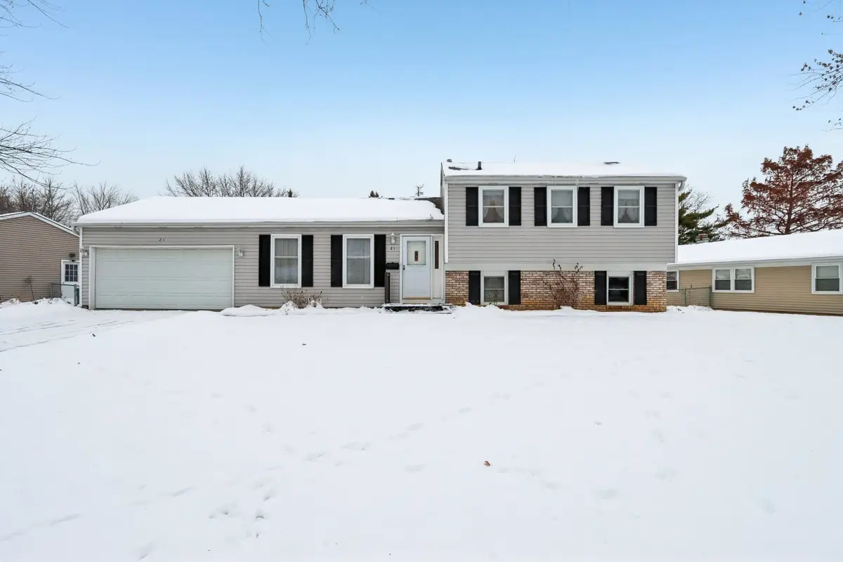 21 Cumberland DR, Schaumburg, IL 60194