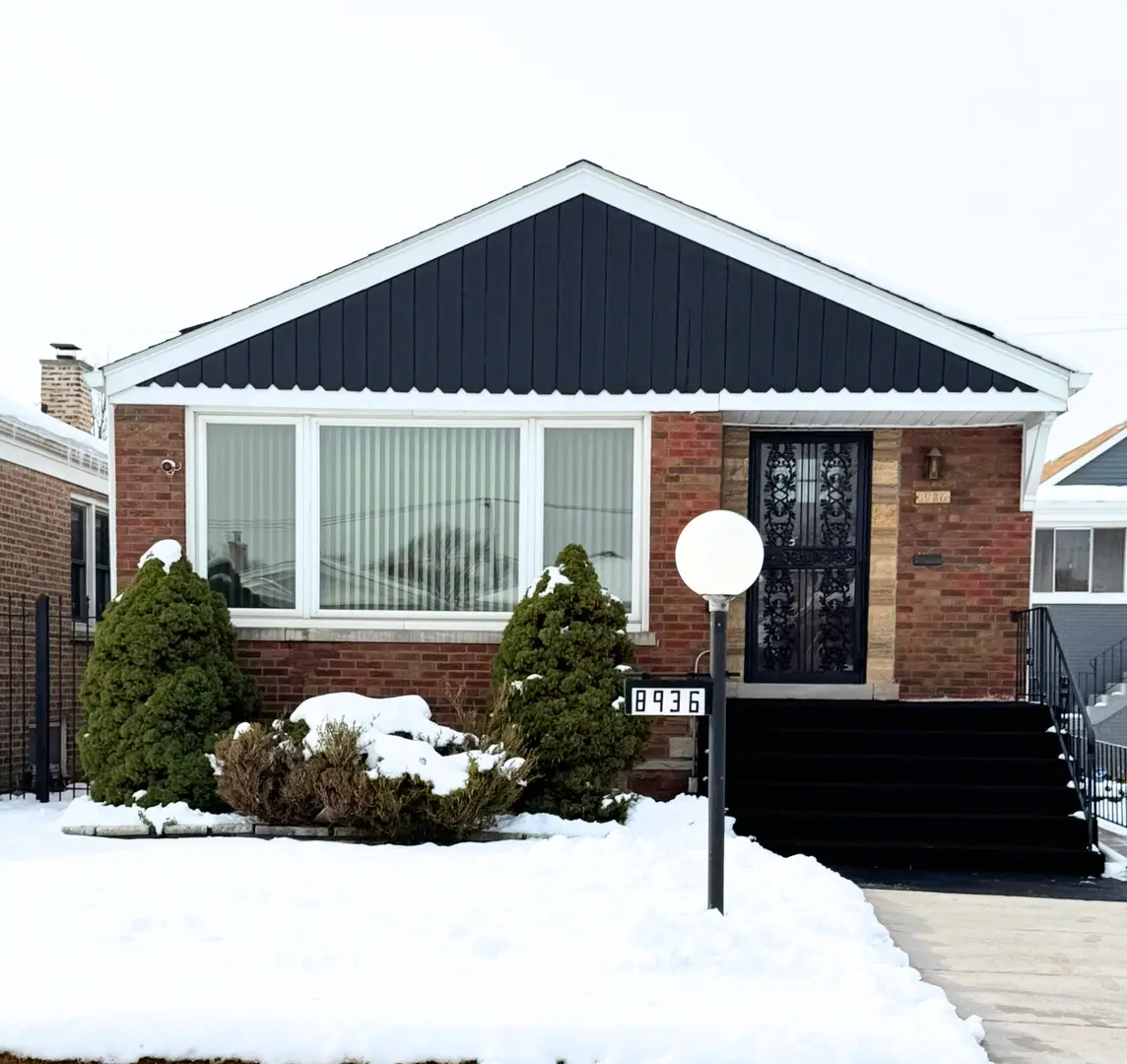 8936 S Oglesby AVE, Chicago, IL 60617