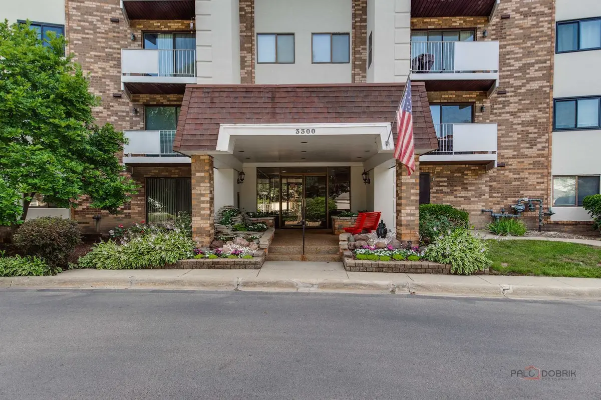 3300 N Carriageway DR #317, Arlington Heights, IL 60004
