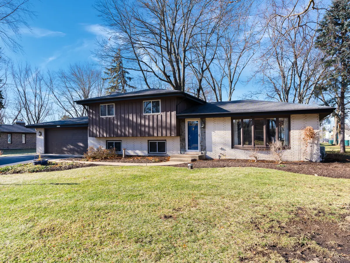10S144 Ridge RD, Naperville, IL 60565