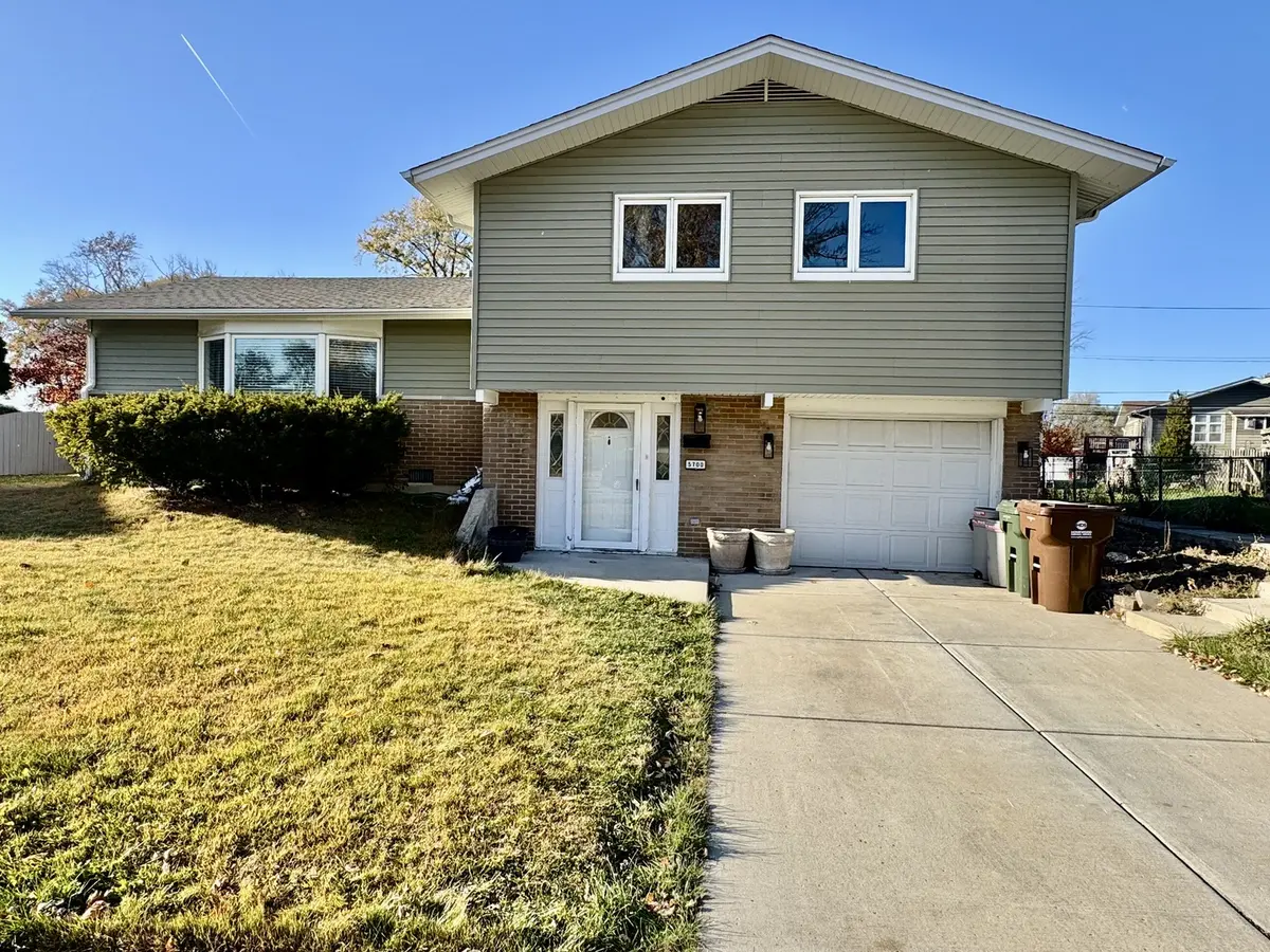 5700 La Palm DR, Oak Forest, IL 60452