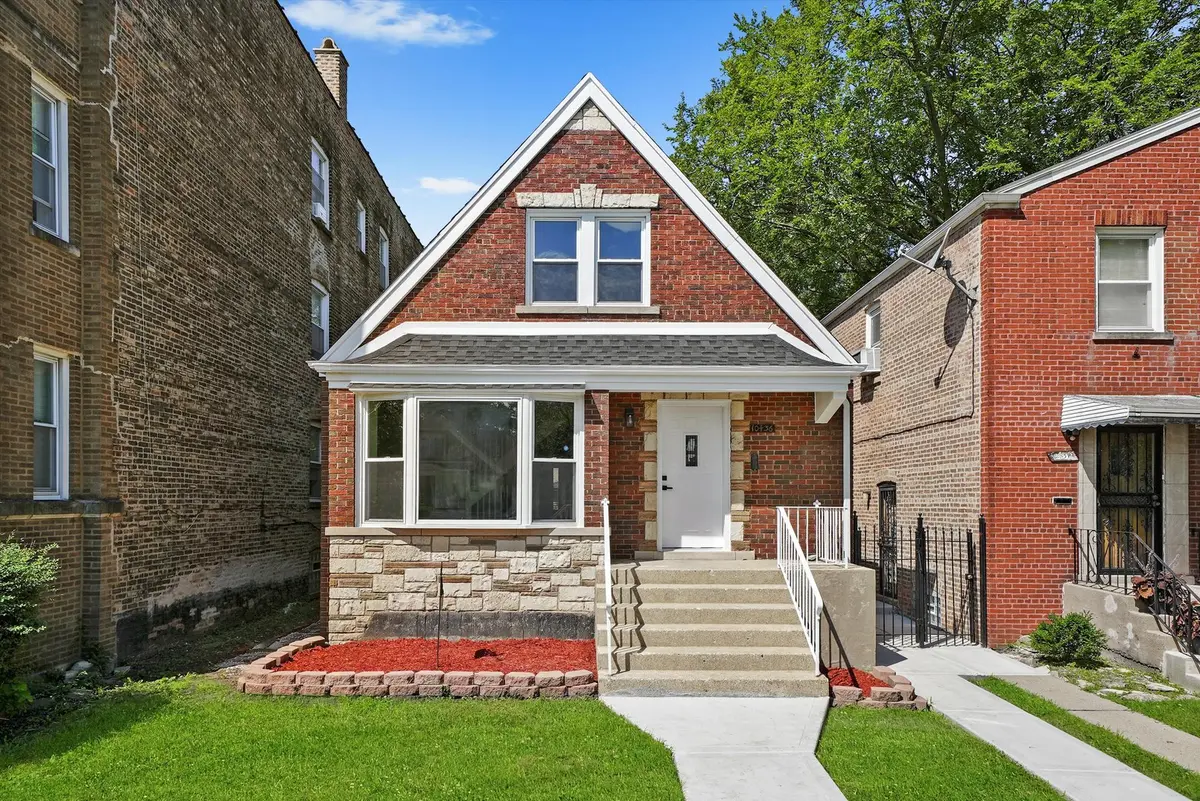 10436 S Eberhart AVE, Chicago, IL 60628