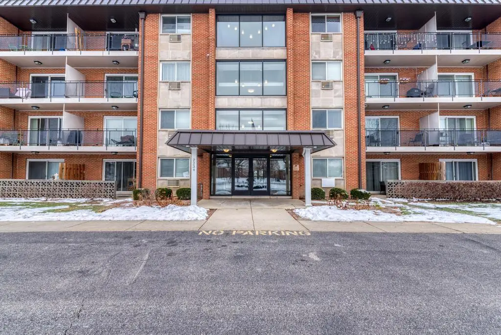 2234 S Goebbert RD #118, Arlington Heights, IL 60005