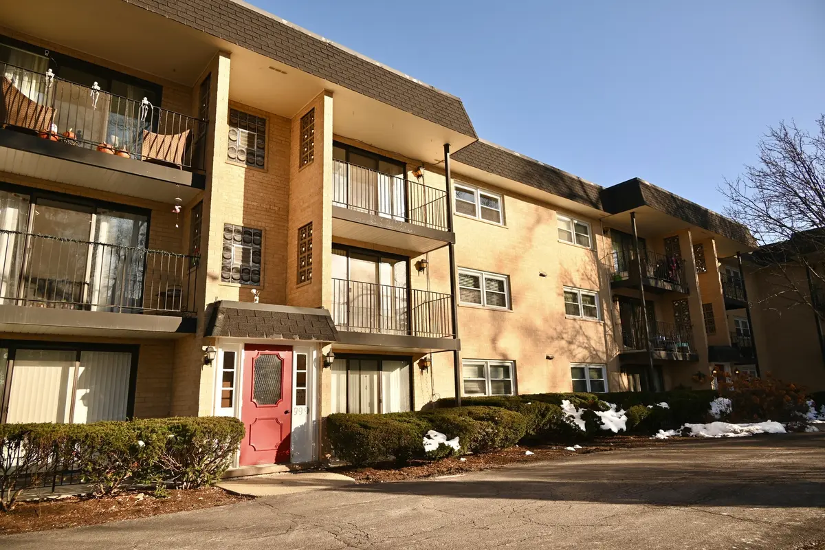 999 S Euclid AVE #3S, Elmhurst, IL 60126