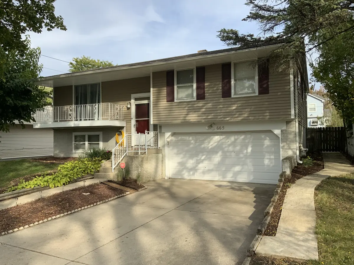 665 Thornwood DR, Buffalo Grove, IL 60089