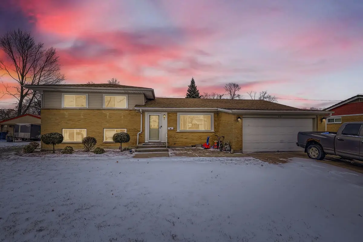887 Ingram PL, Des Plaines, IL 60016