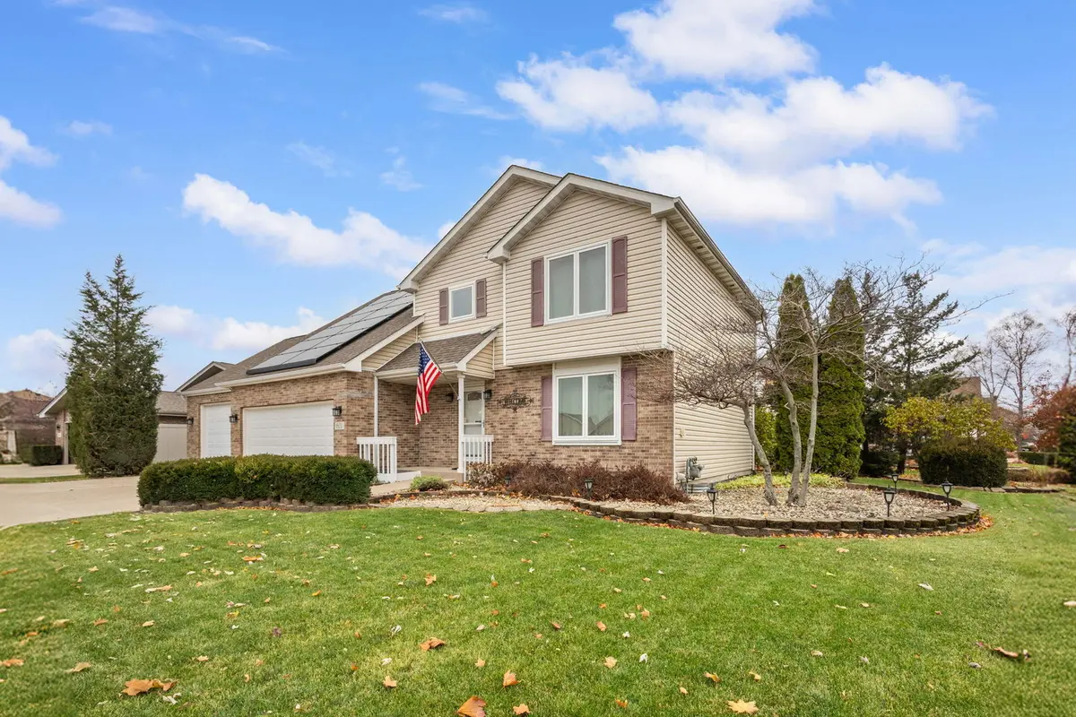 601 Edgewater DR, Minooka, IL 60447