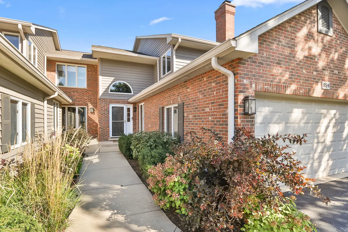 859 Saddlewood DR, Glen Ellyn, IL 60137