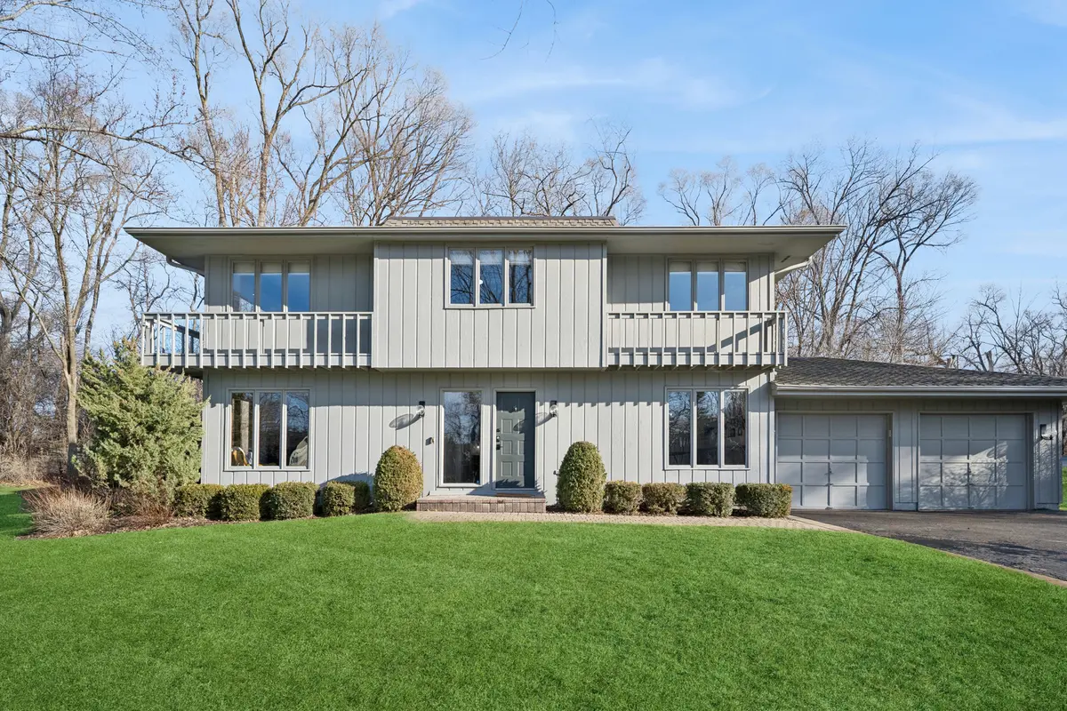 9620 Fox Shores DR, Algonquin, IL 60102