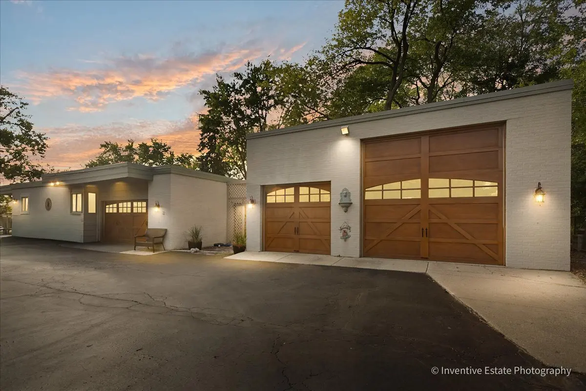 11S054 Jackson ST, Burr Ridge, IL 60527