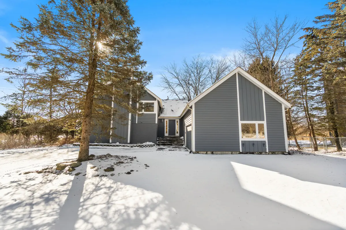 521 N Sharon DR, Woodstock, IL 60098