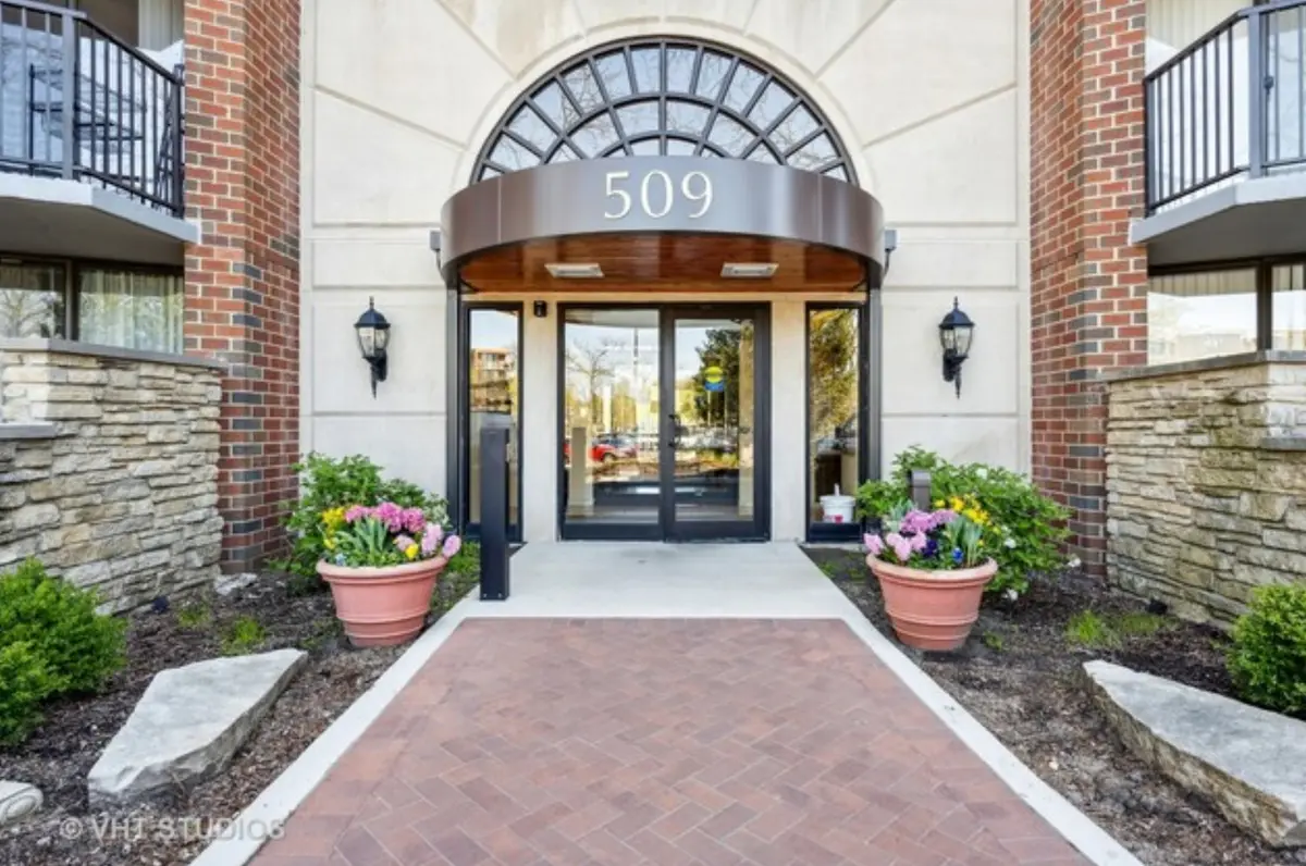 509 Aurora AVE #616, Naperville, IL 60540