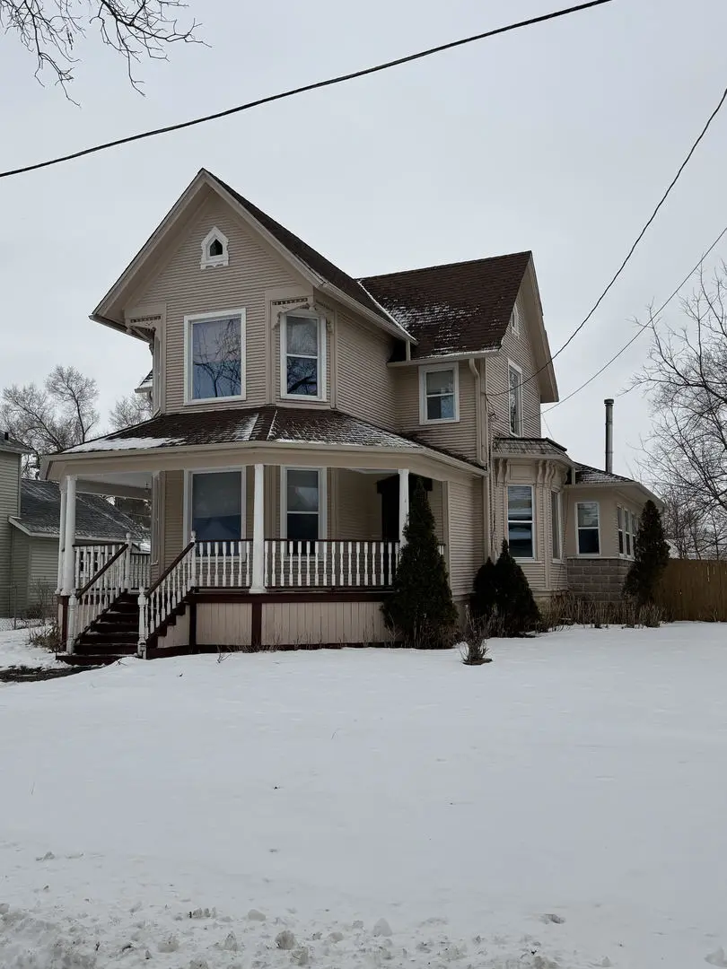 135 S 6th ST, Capron, IL 61012