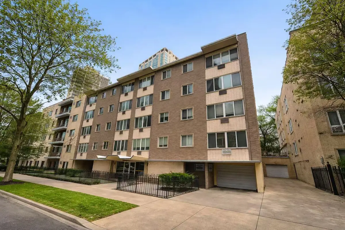 539 W Stratford PL #407, Chicago, IL 60657