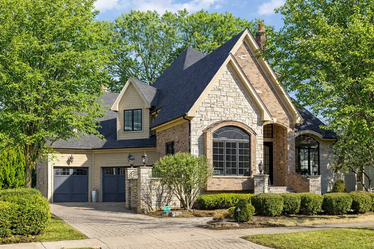 411 W Jefferson AVE, Naperville, IL 60540