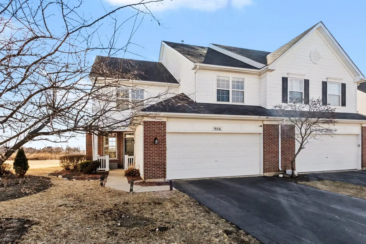 906 Bluebell CIR, Joliet, IL 60431