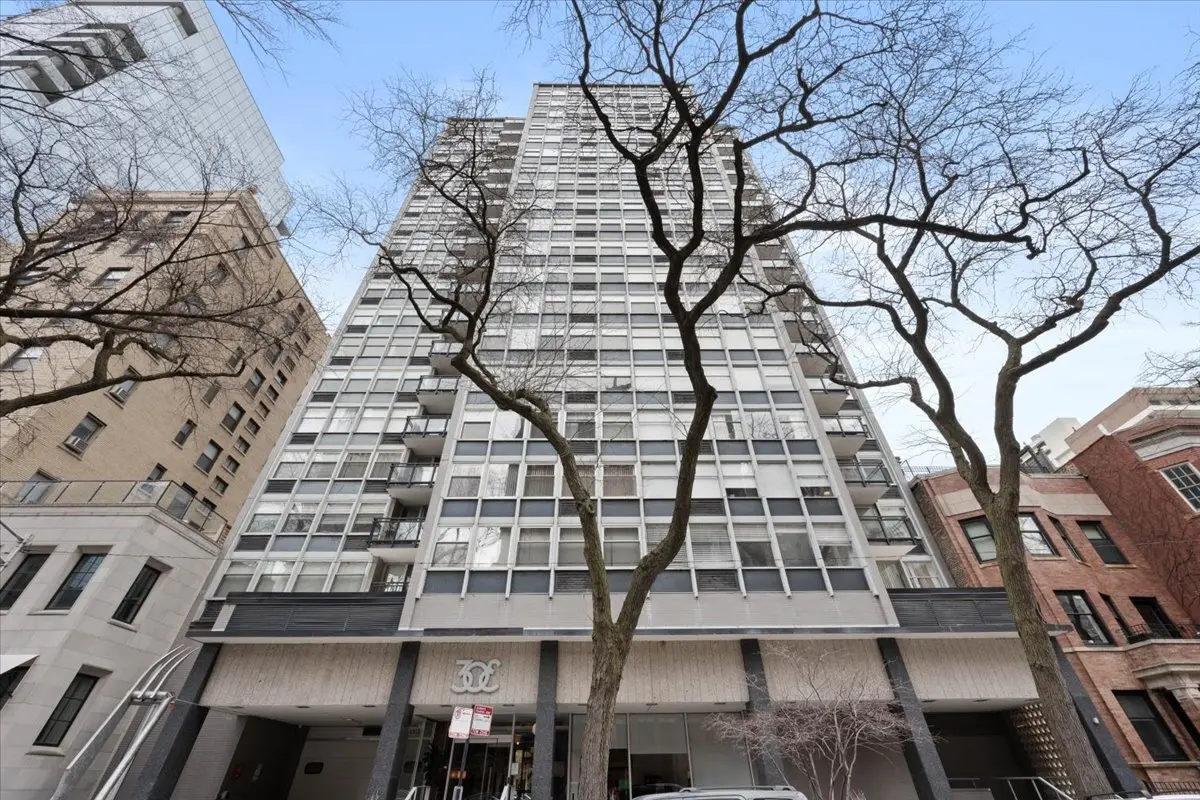 30 E Elm ST #8F, Chicago, IL 60611