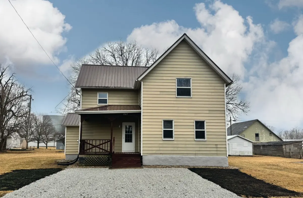 207 E Maple ST, Chatsworth, IL 60921