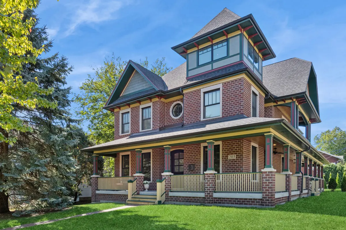 203 S Columbia ST, Naperville, IL 60540