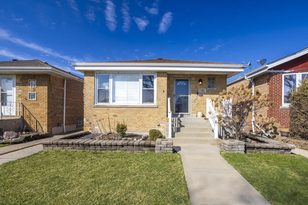 5806 S Menard AVE, Chicago, IL 60638