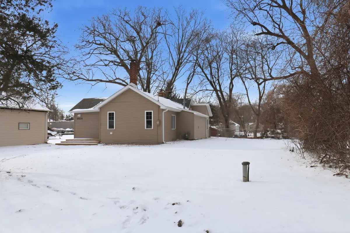 39470 N Woodland AVE, Antioch, IL 60002