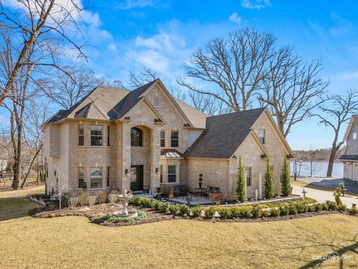 822 Hoyden CT, Sugar Grove, IL 60554