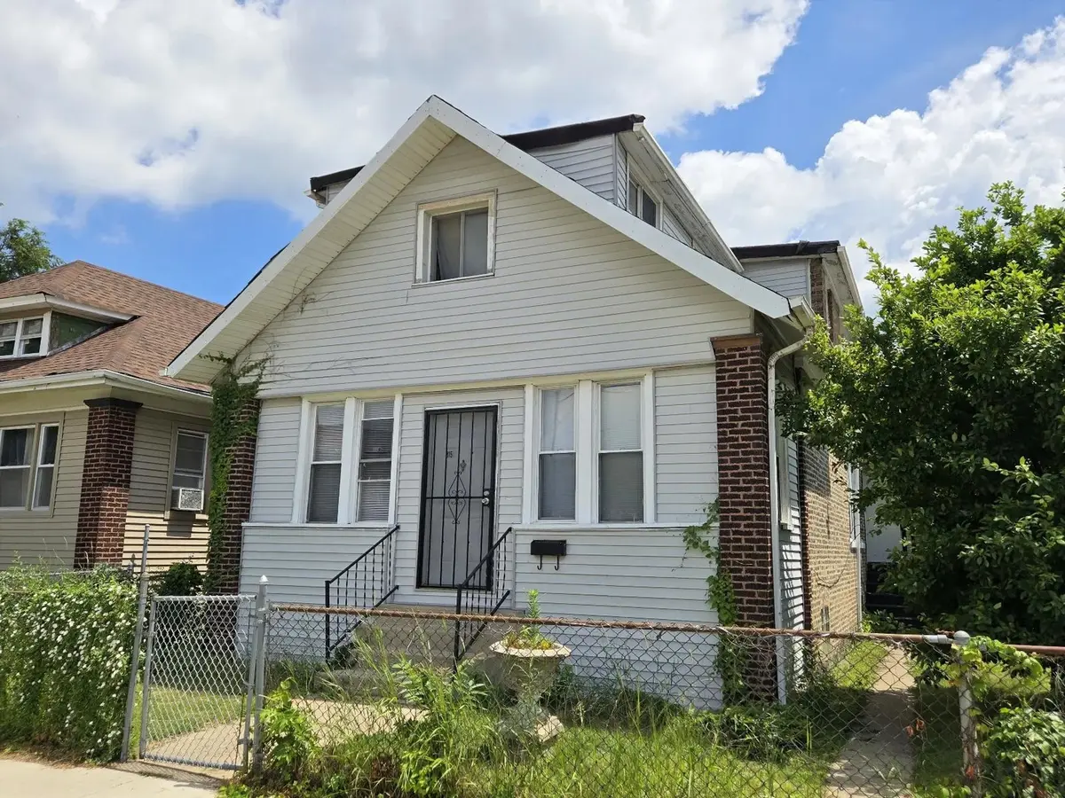 8151 S Bennett AVE, Chicago, IL 60617