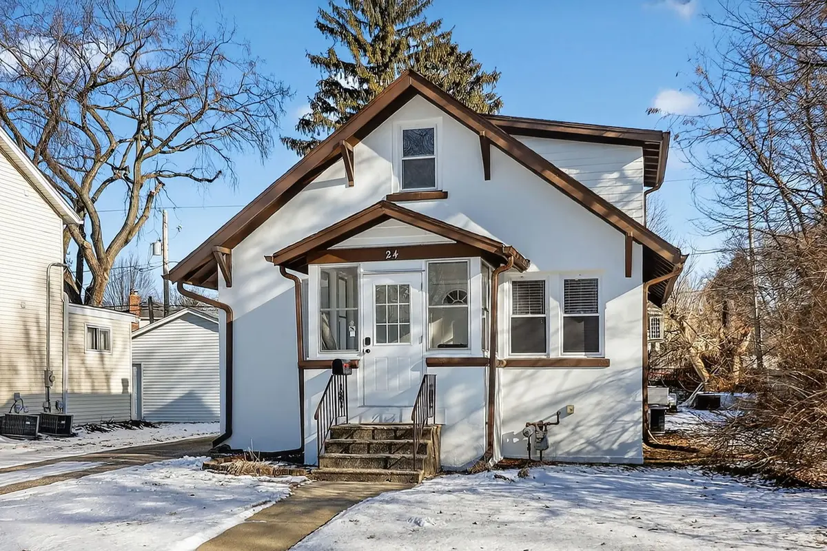 24 S Huffman ST, Naperville, IL 60540