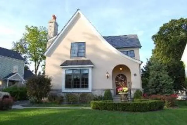 33 Washington CIR, Lake Forest, IL 60045