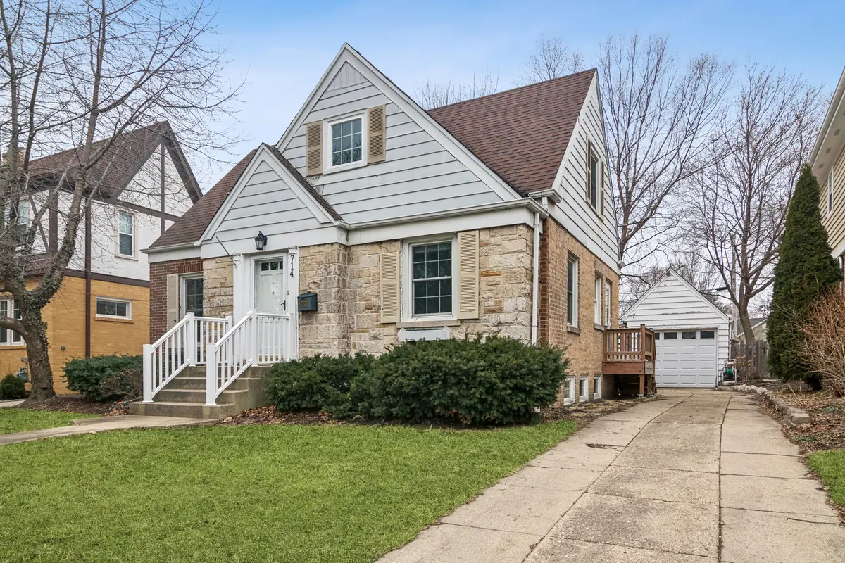 714 S Dunton AVE, Arlington Heights, IL 60005