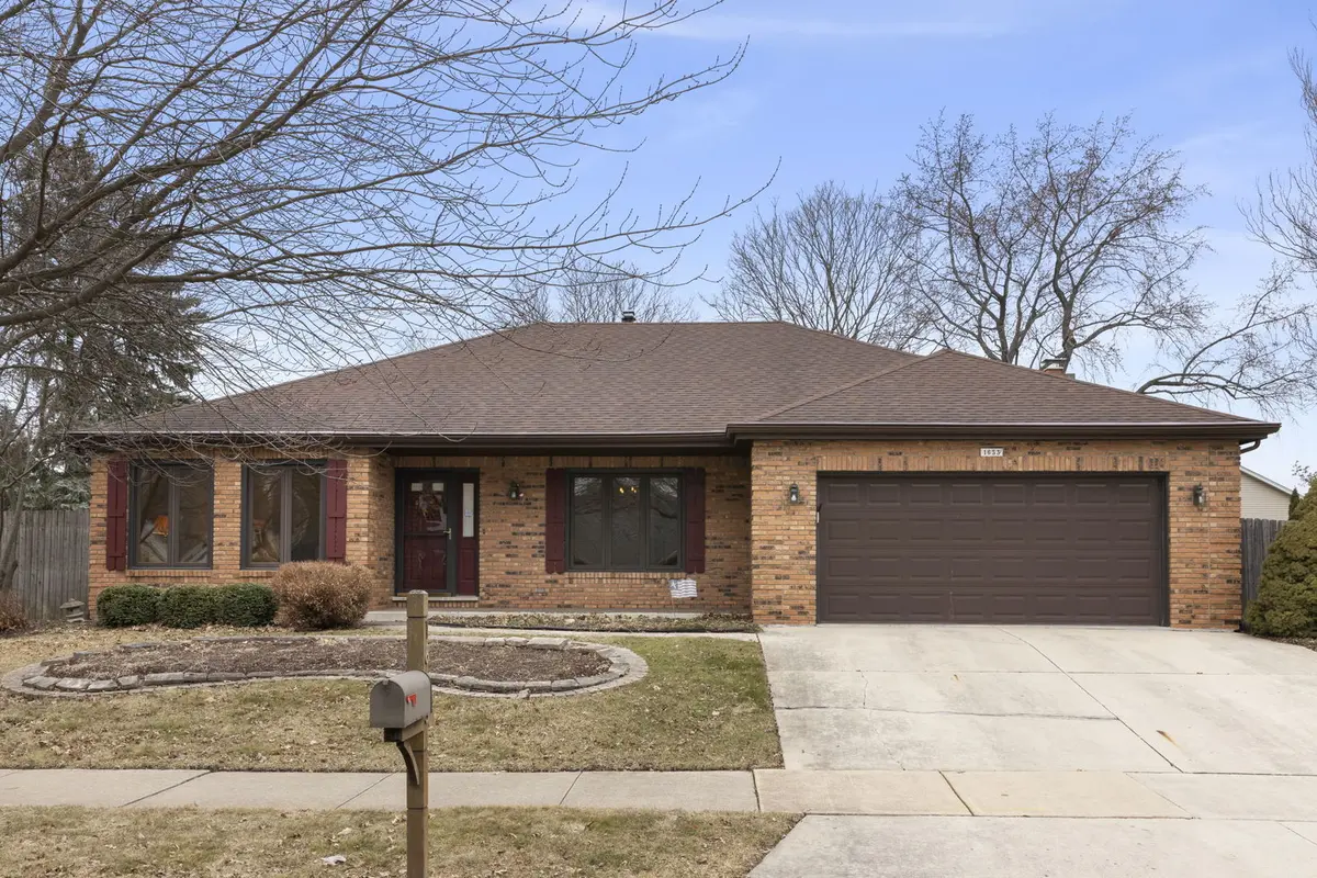 1653 Kenyon DR, Naperville, IL 60565