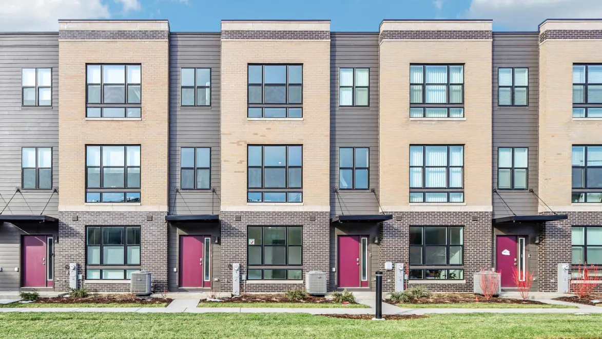 385 Summit CIR, Lombard, IL 60148