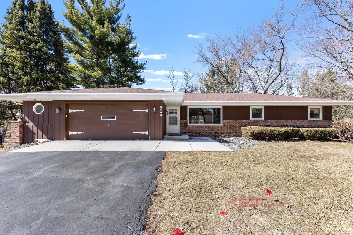 8668 Yosemite DR, Byron, IL 61010