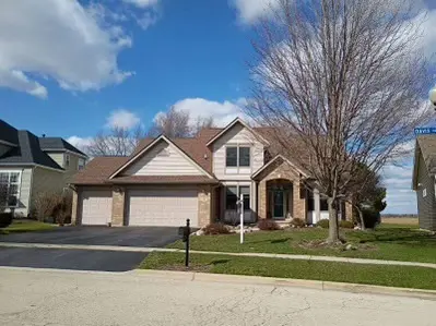 457 Davis DR, Sycamore, IL 60178