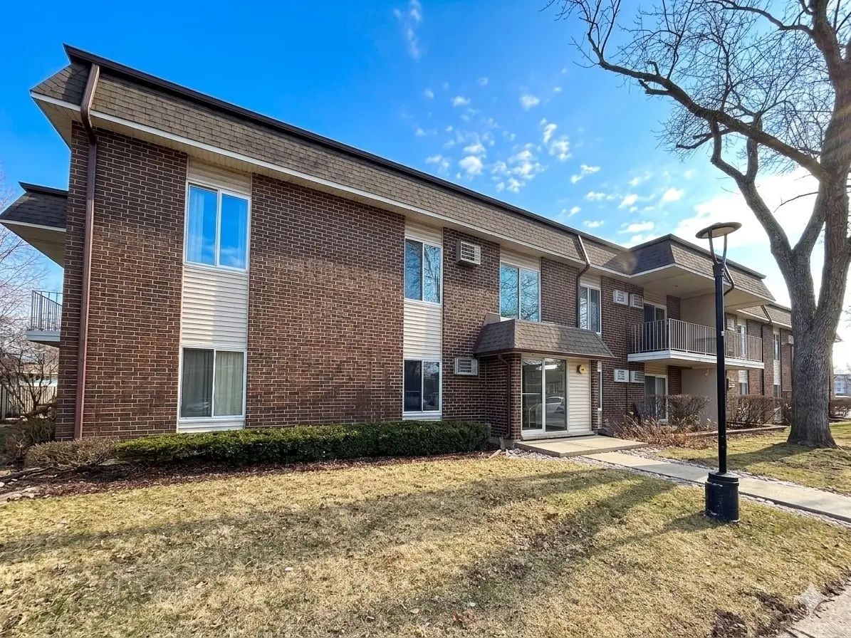 1147 Miller LN #101, Buffalo Grove, IL 60089