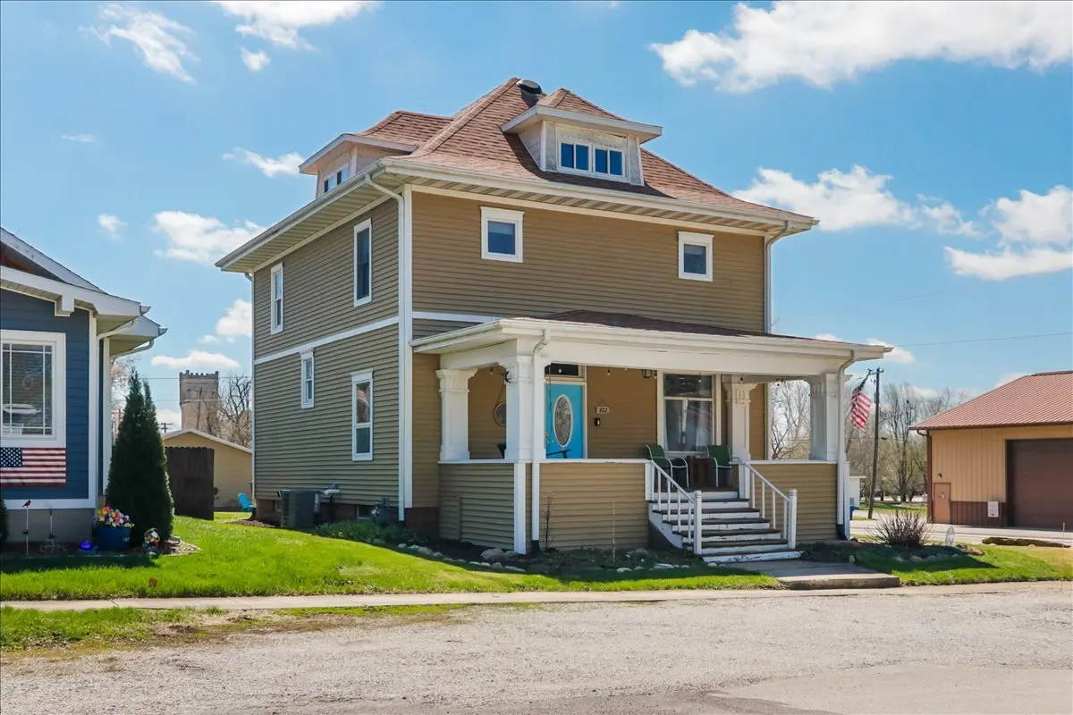 302 E Main ST, Colfax, IL 61728