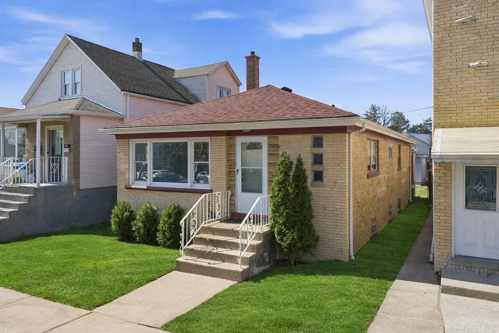 2110 N Marmora AVE, Chicago, IL 60639