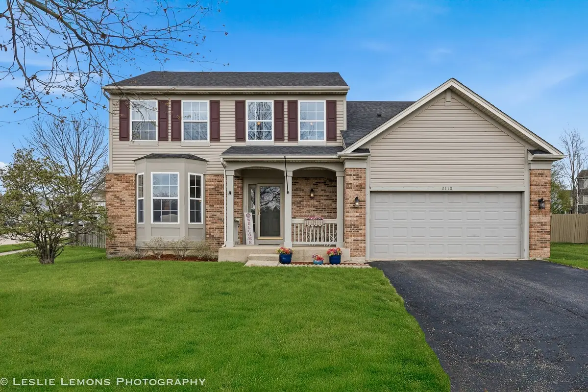2110 Summerlin DR, Aurora, IL 60503