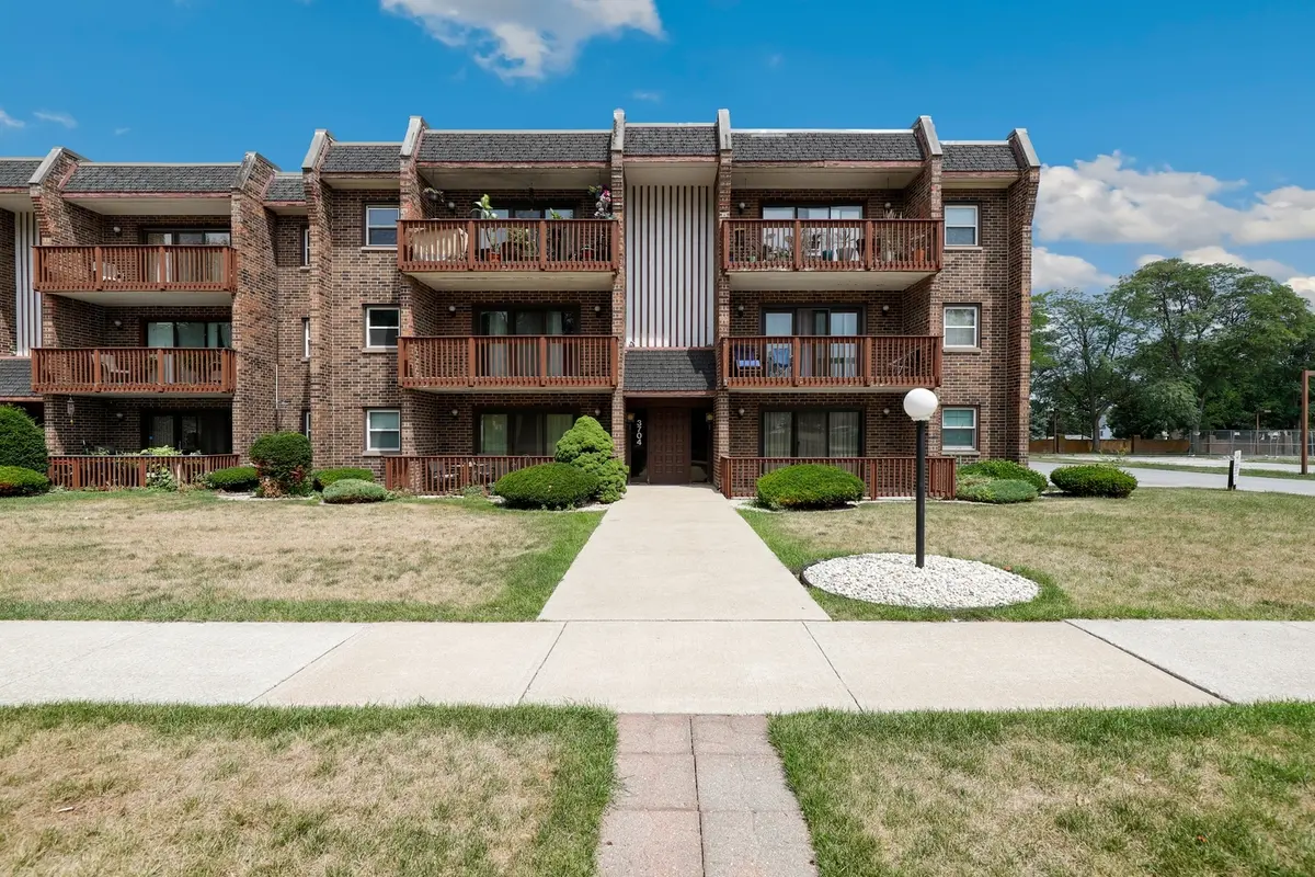 3704 215th ST #205, Matteson, IL 60443