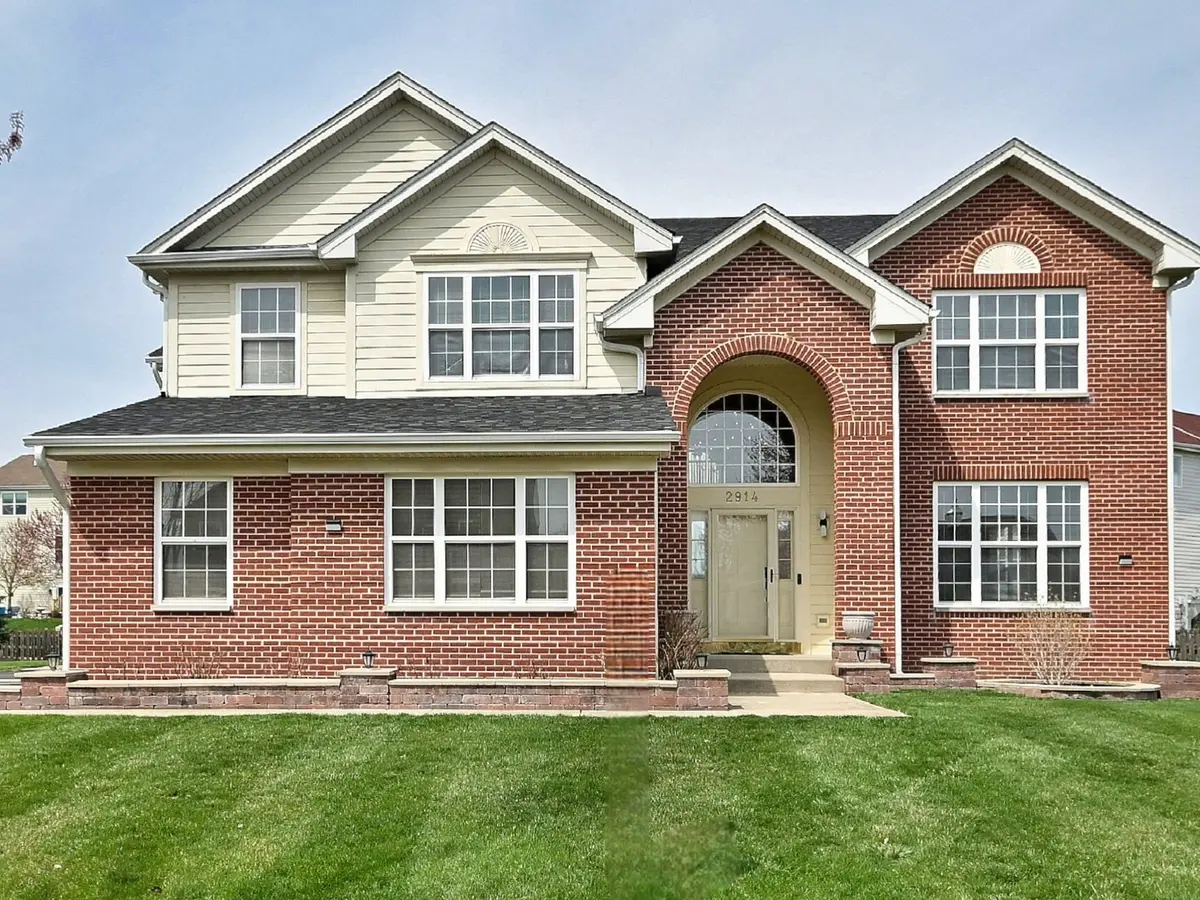 2914 Kelly DR, Elgin, IL 60124