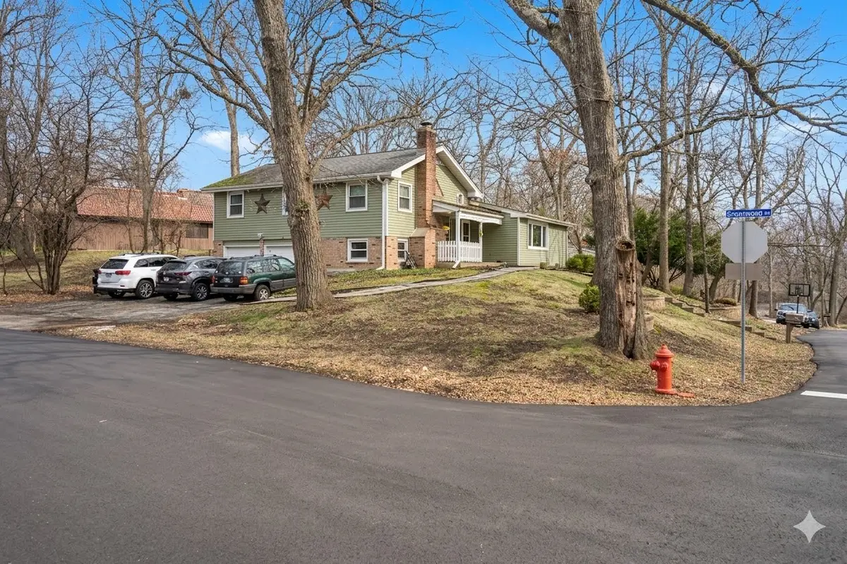 714 Elmwood DR, Carpentersville, IL 60110