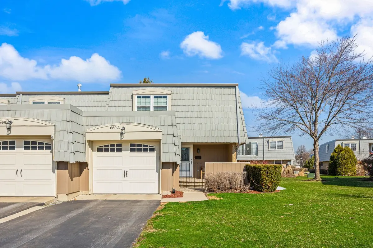 660 Versailles CT #A, Elk Grove Village, IL 60007