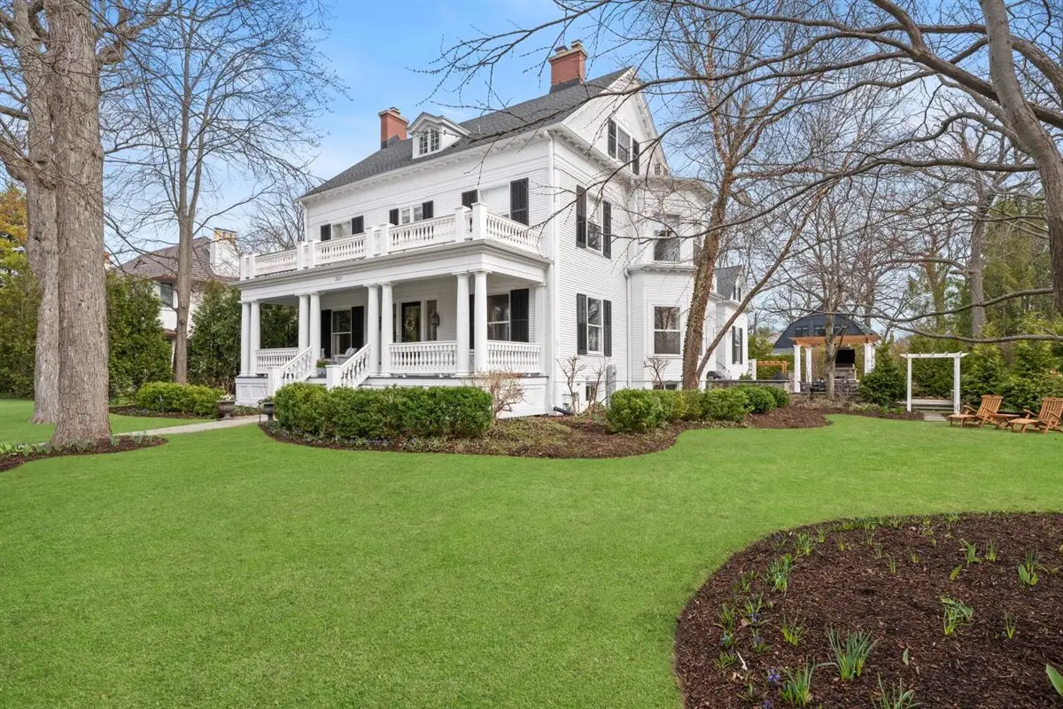 307 Abbotsford RD, Kenilworth, IL 60043
