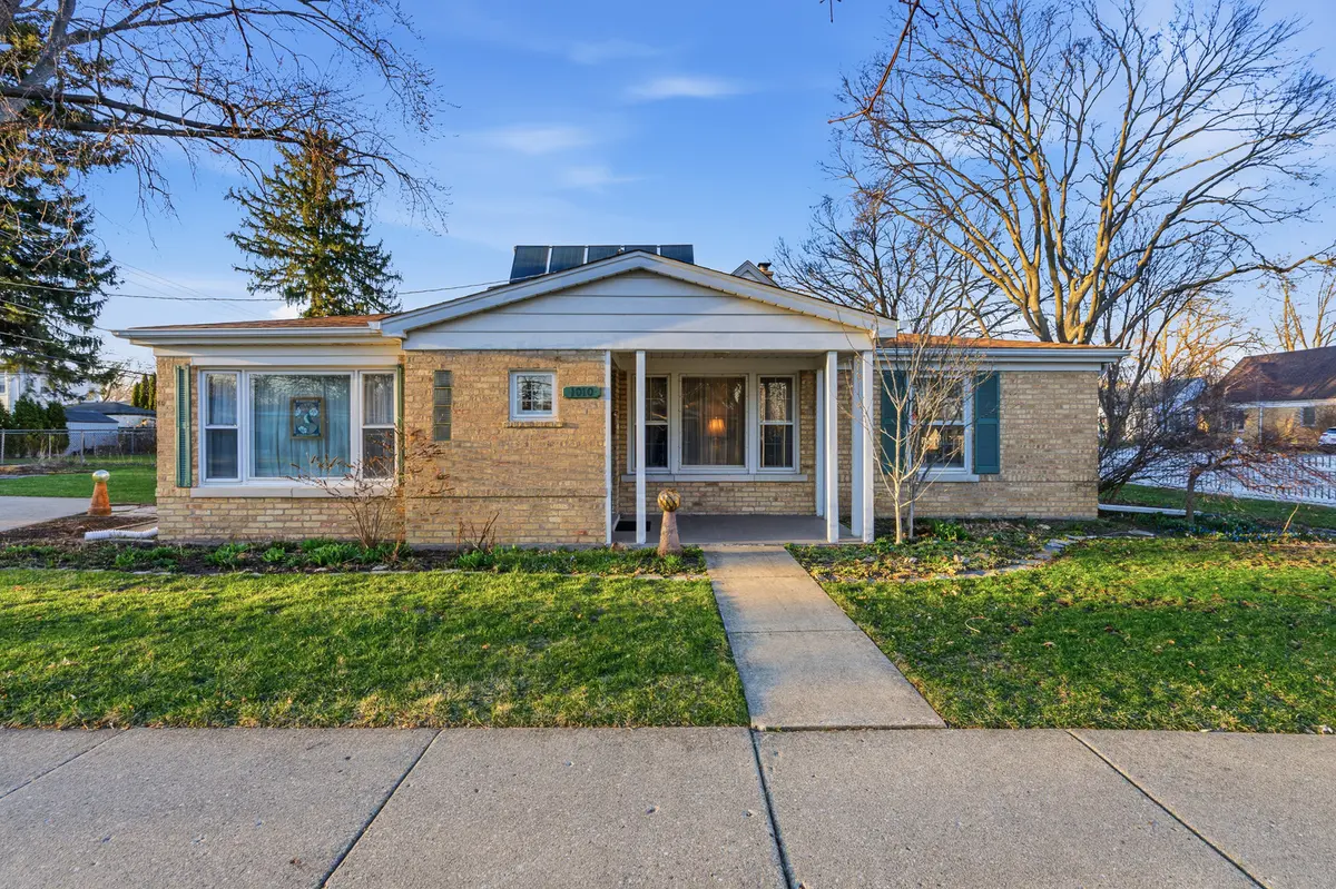 1010 W Elm ST, Arlington Heights, IL 60004