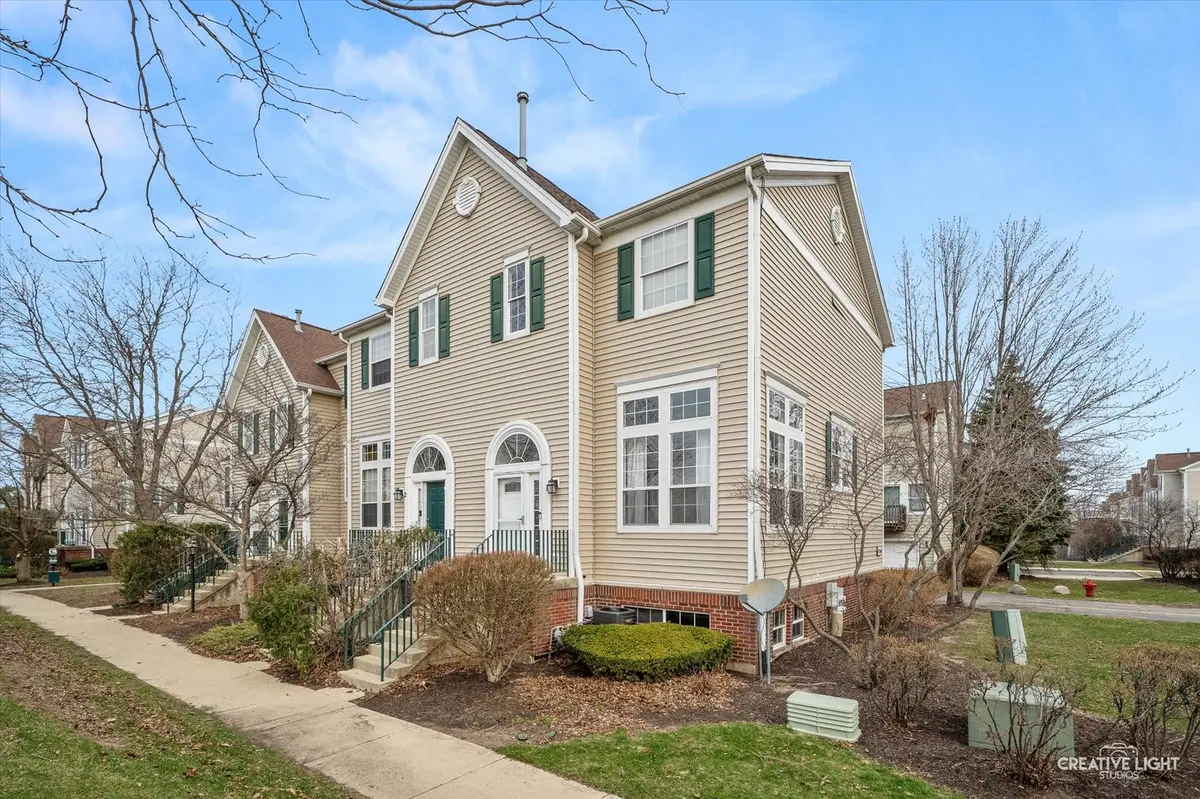 2436 Courtyard CIR #1, Aurora, IL 60506