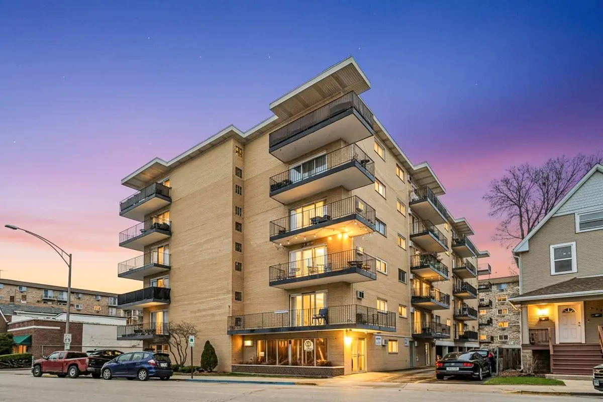 320 CIRCLE AVE #404, Forest Park, IL 60130