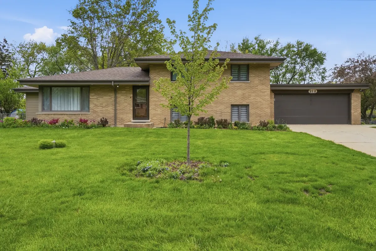212 E Monterey AVE, Schaumburg, IL 60193